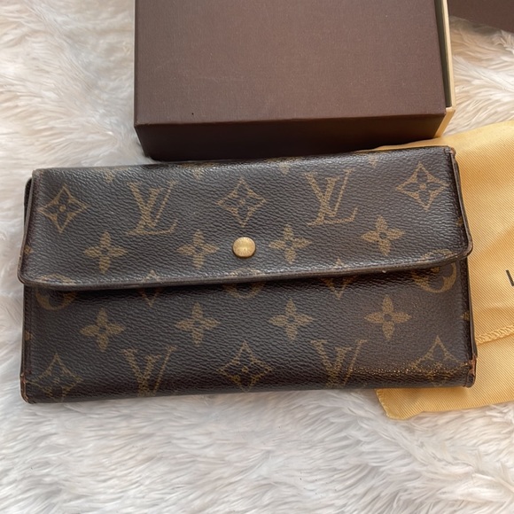 Louis Vuitton Handbags - Authentic Louis Vuitton wallet